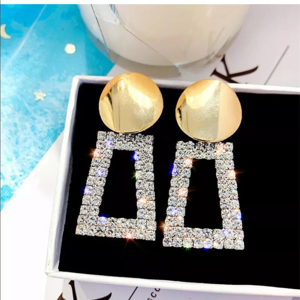 NEW* fashion  cut classic earrings - Picture 2 of 2
